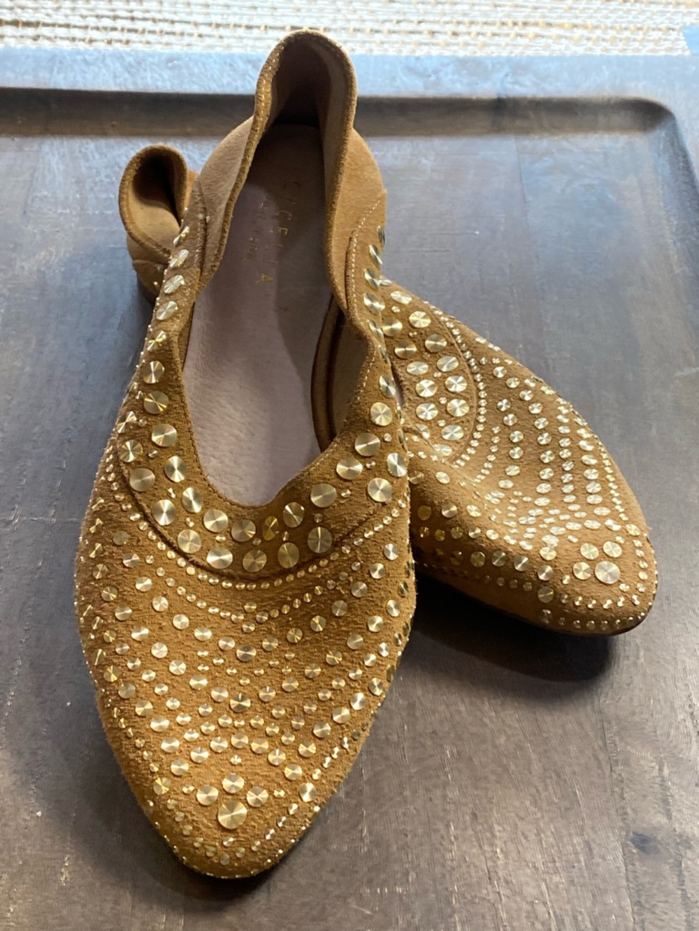CECILIA NEW YORK Gold-Studded Tan Suede MOJITO Flats 8.5 EUC - Picture 8 of 8